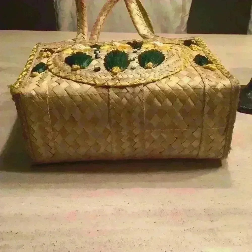 Straw Purse - Picture 8 of 11